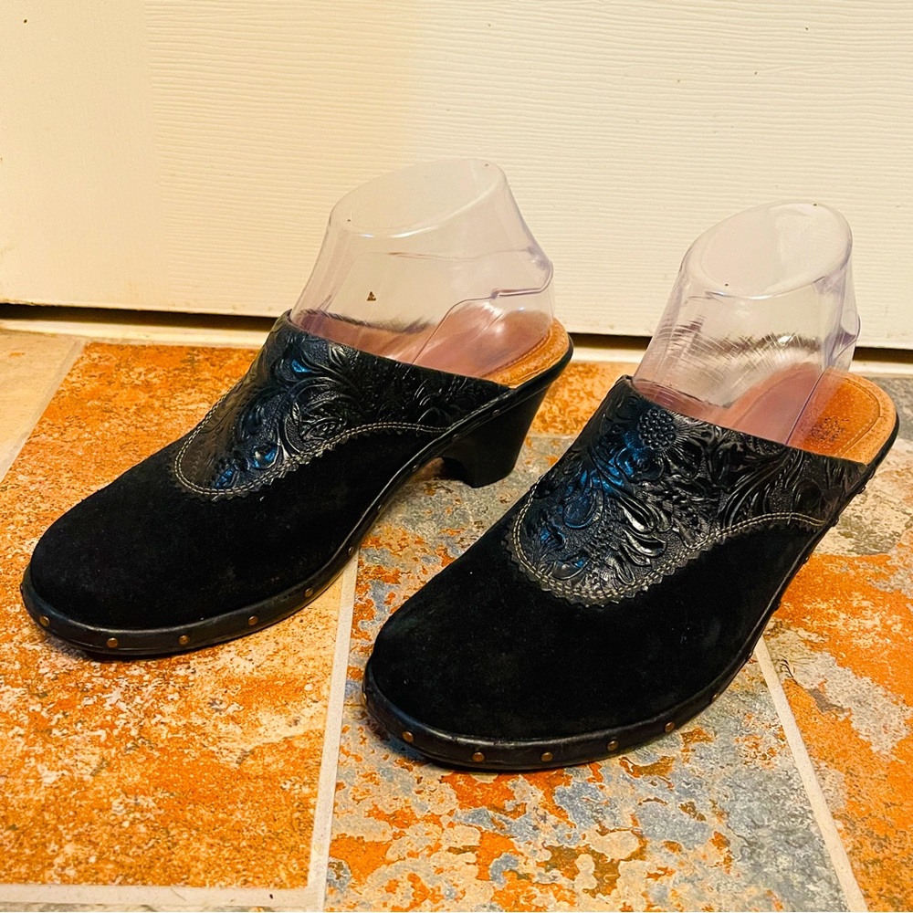 💂Wonderful Suede & Embossed Leather Sofft Heeled Clogs!